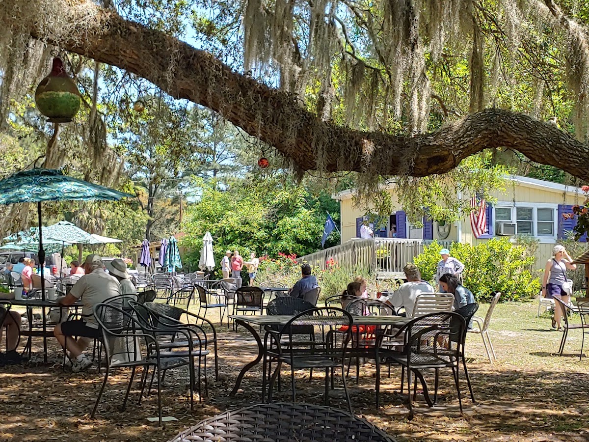 Lucy Bell's Cafe